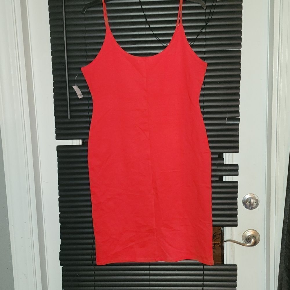 Red Dress  - Picture 4 of 5